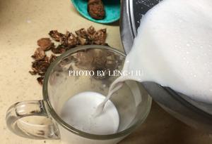 核桃牛奶的做法 步骤3