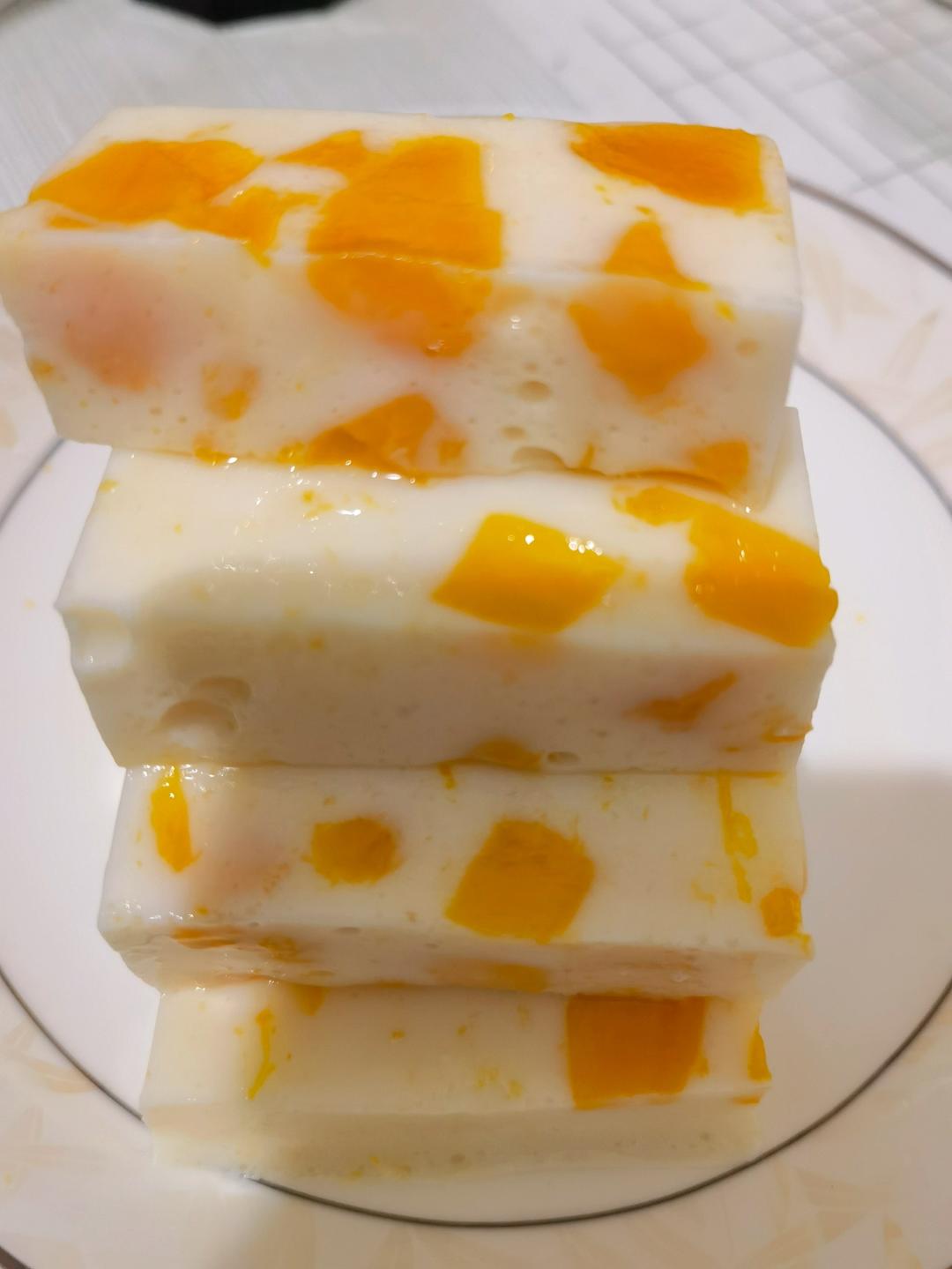 省时易做（只要十分钟）小孩也可做的芒果🥭牛奶🥛布丁🍮
