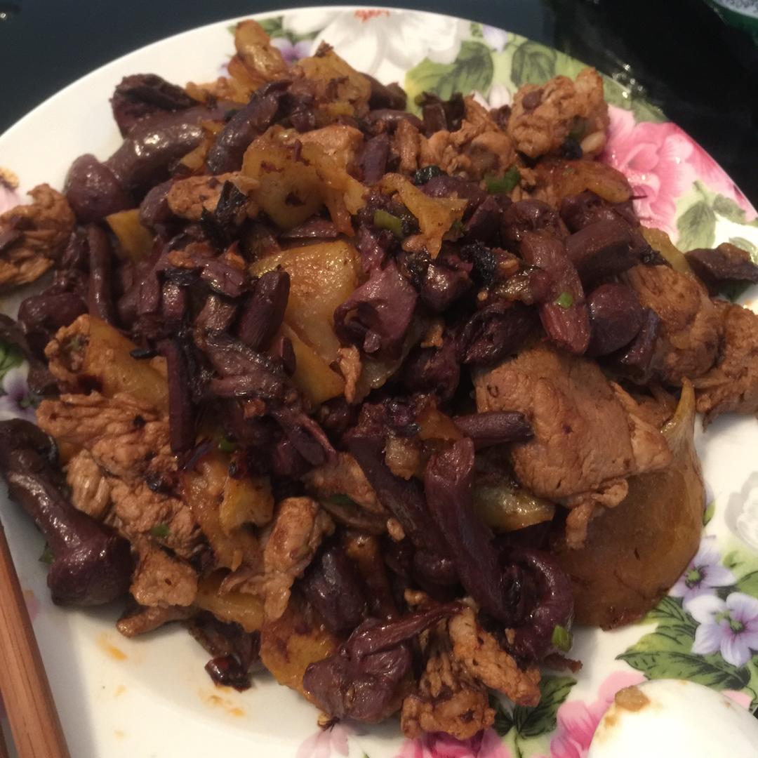 红蘑土豆片