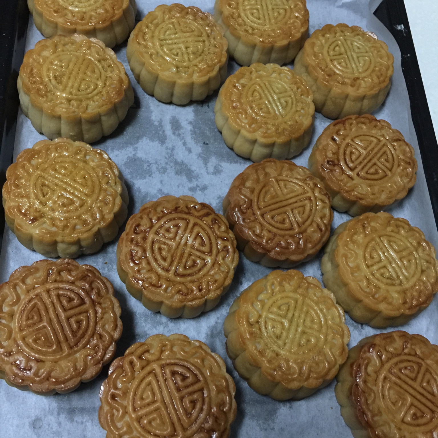 广式月饼—蛋黄莲蓉月饼