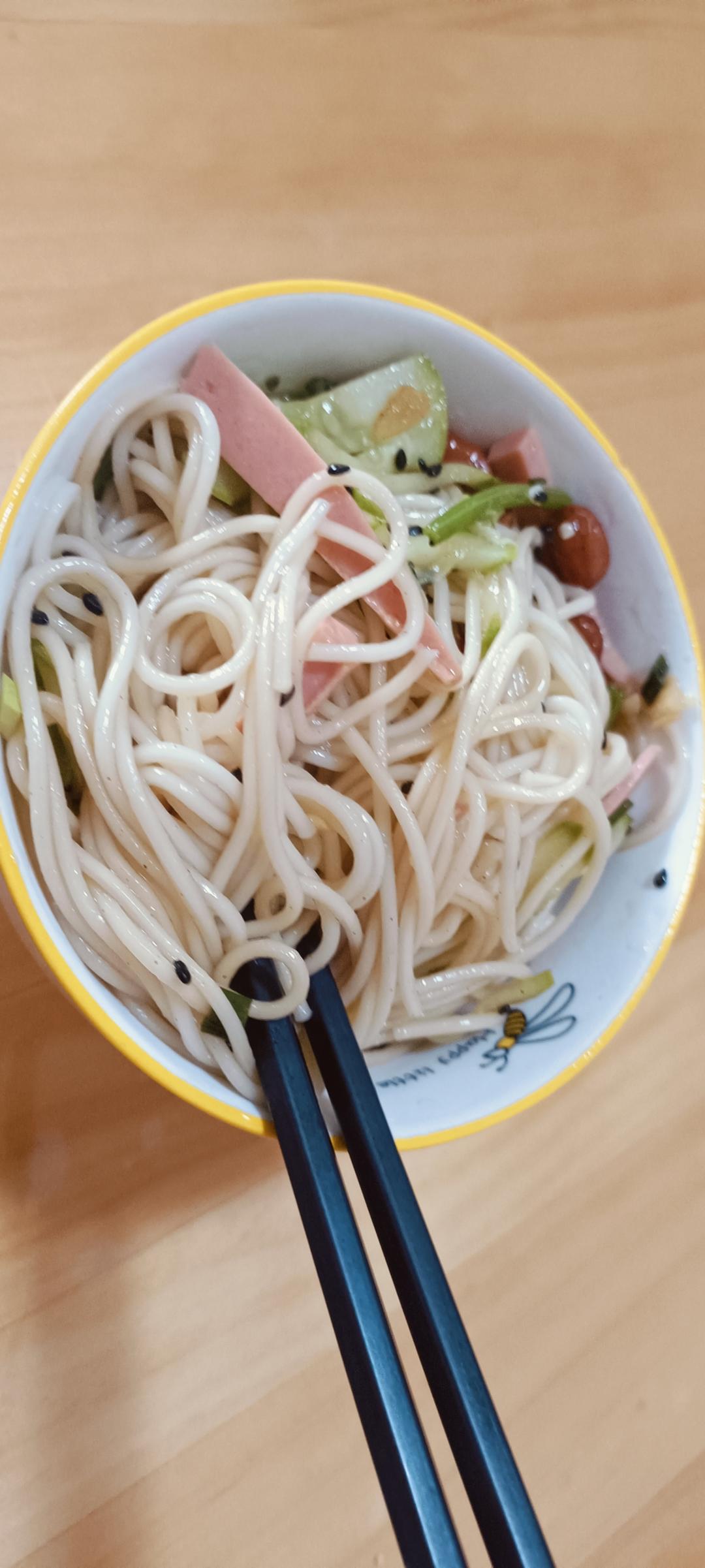 夏日凉拌面