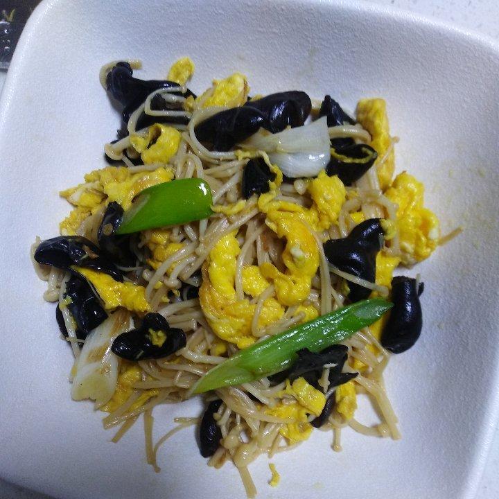 金针菇木耳炒蛋