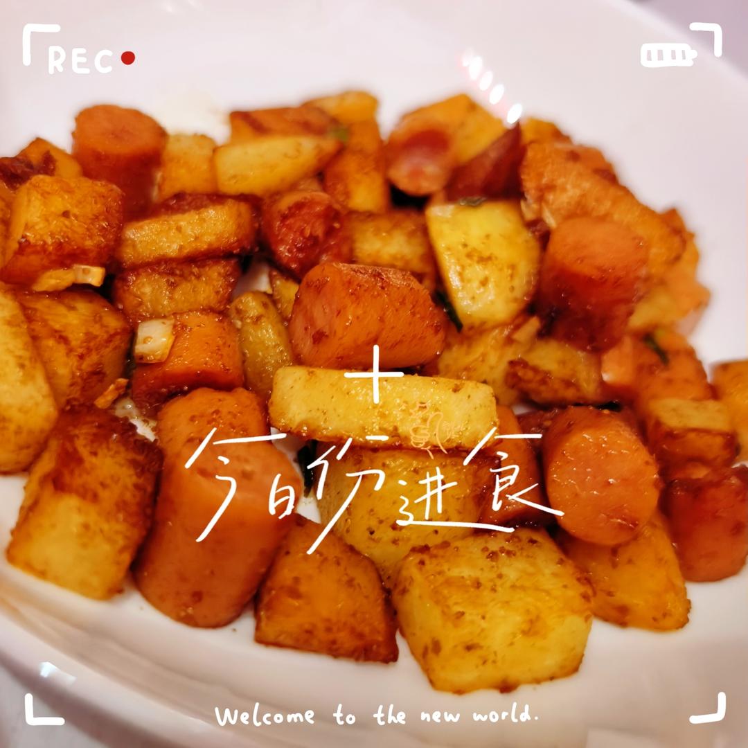 秒杀路边摊的孜然土豆火腿肠，烧烤味浓郁，吃一口就停不下来，太香了