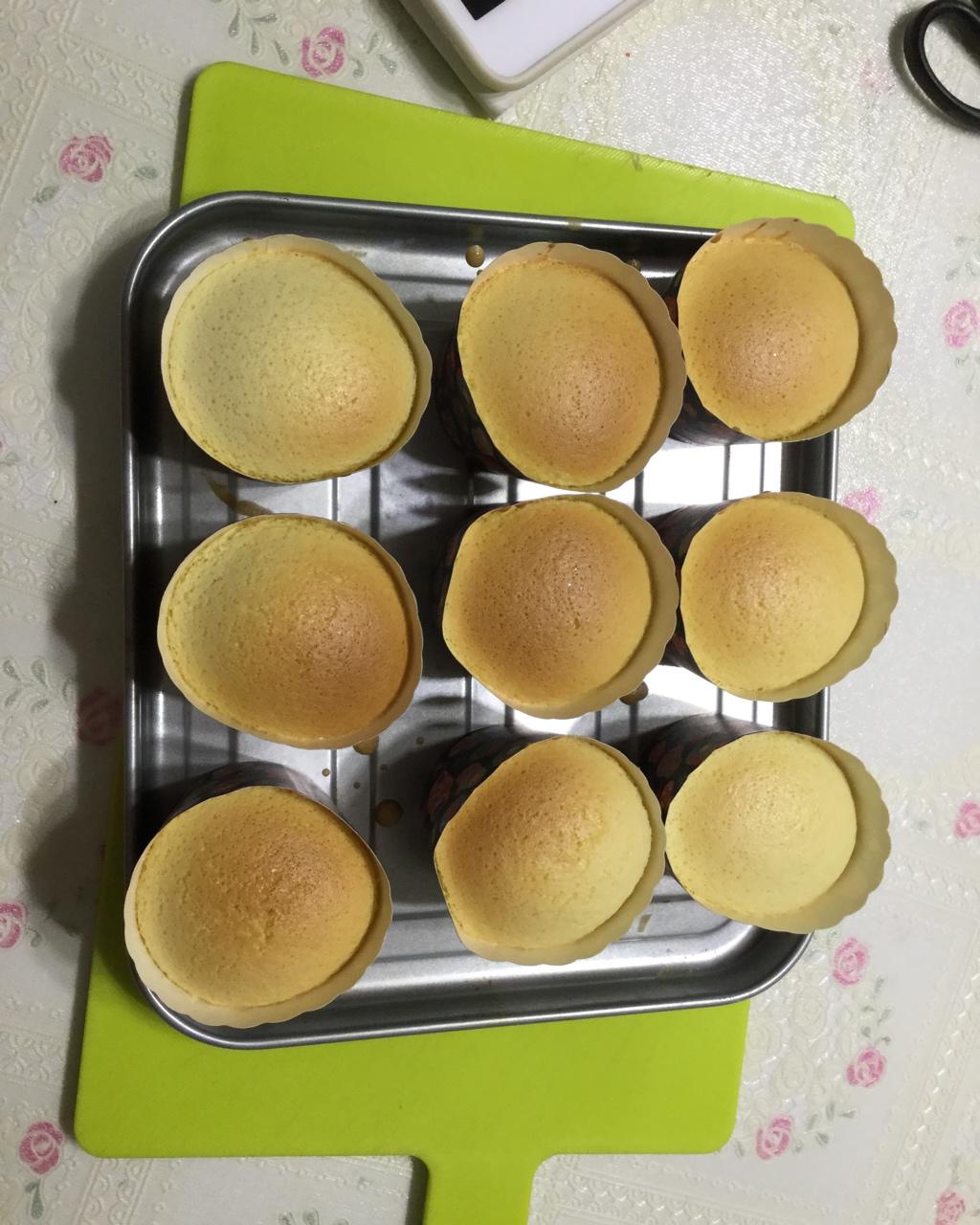 软绵绵戚风纸杯蛋糕