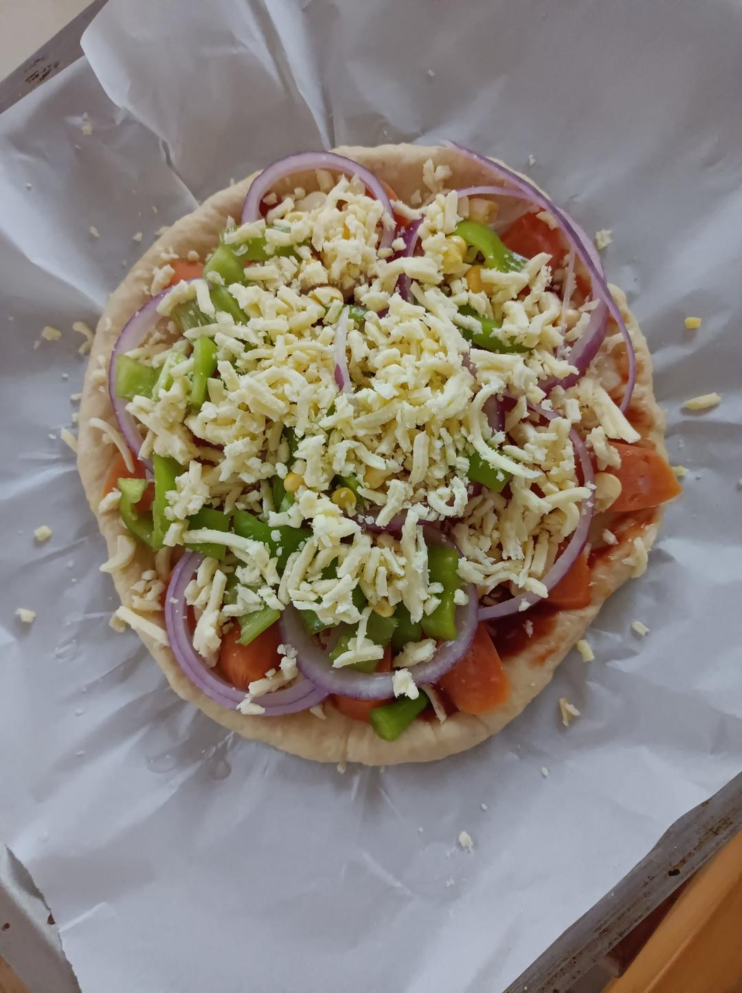 含宣软饼皮做法、自己在家也能做出馅料十足、超拉丝的美味诱人披萨