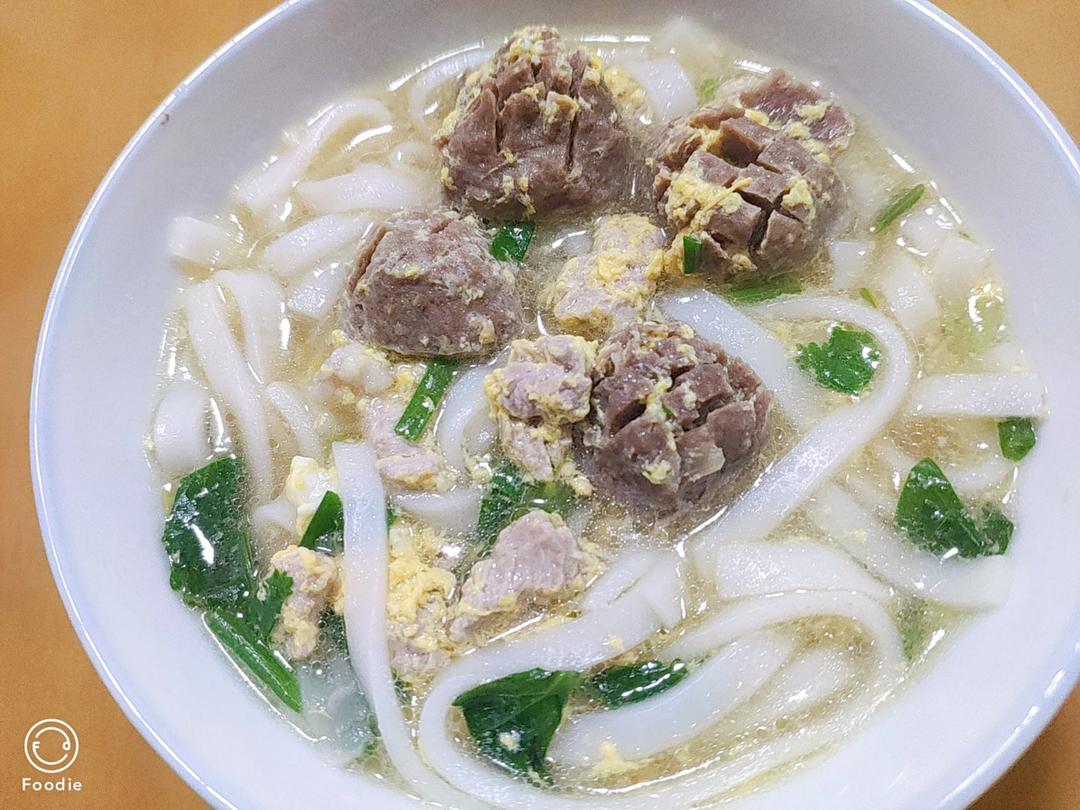 爆浆牛丸河粉