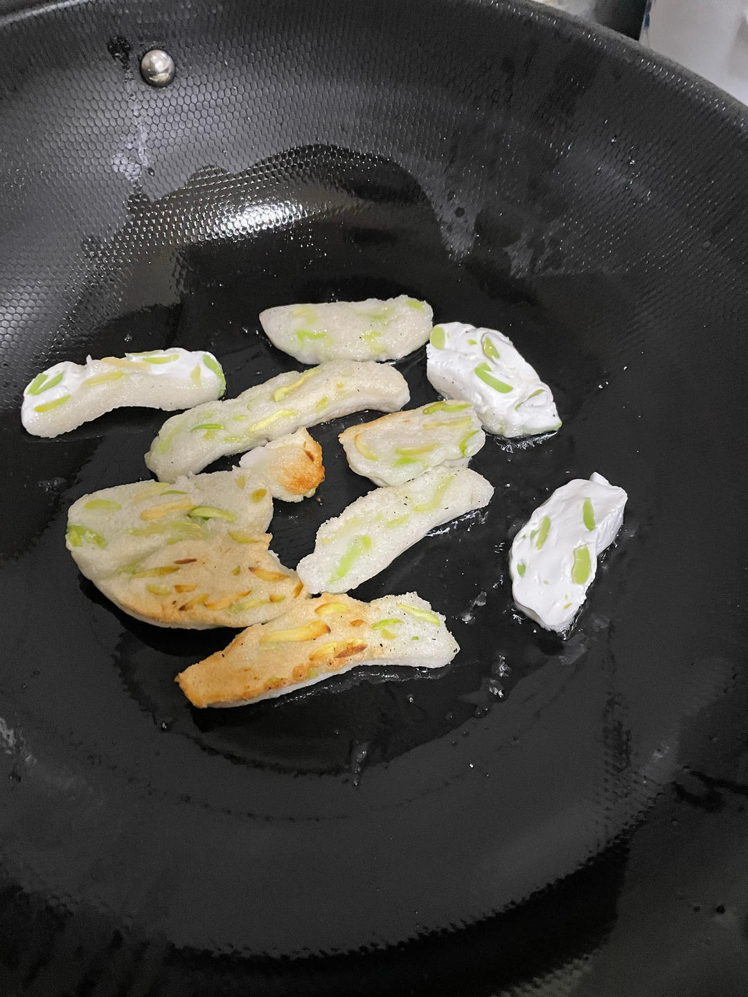 云南小吃“青蛙背石板”！