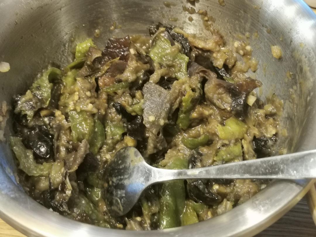 其貌不扬但人人称奇的湖南家常菜【辣椒擂皮蛋】