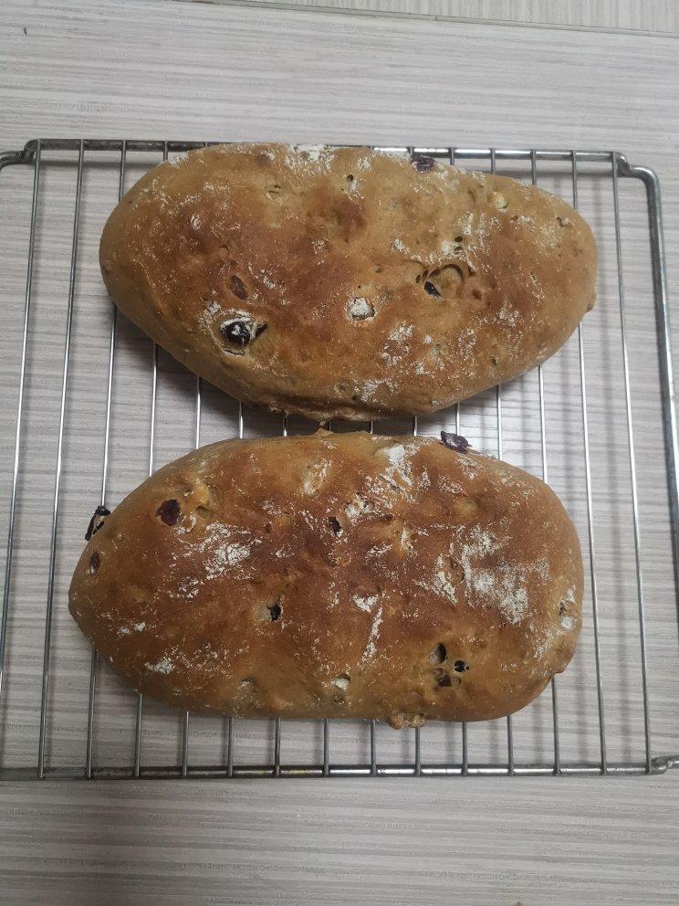 全麦蔓越莓核桃软欧包