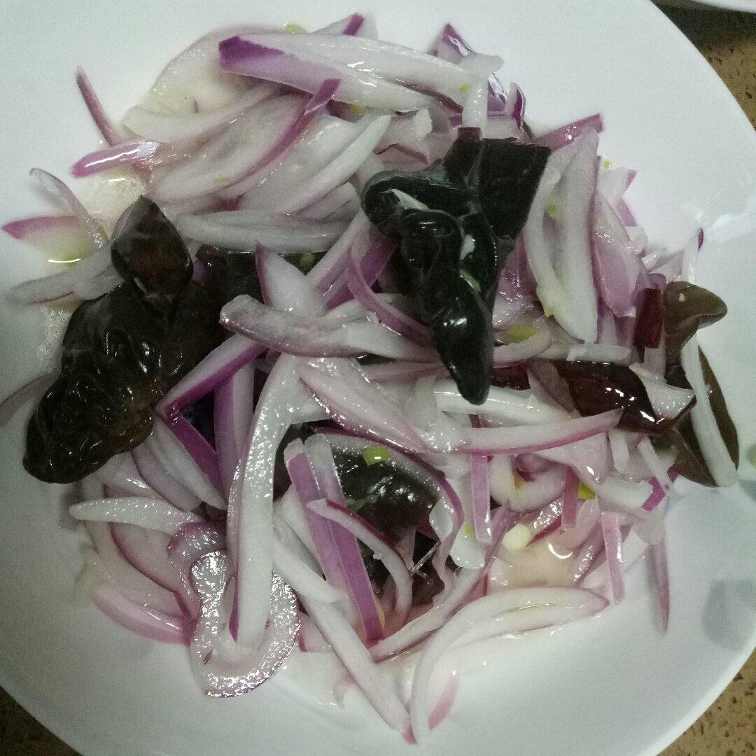 凉拌洋葱木耳