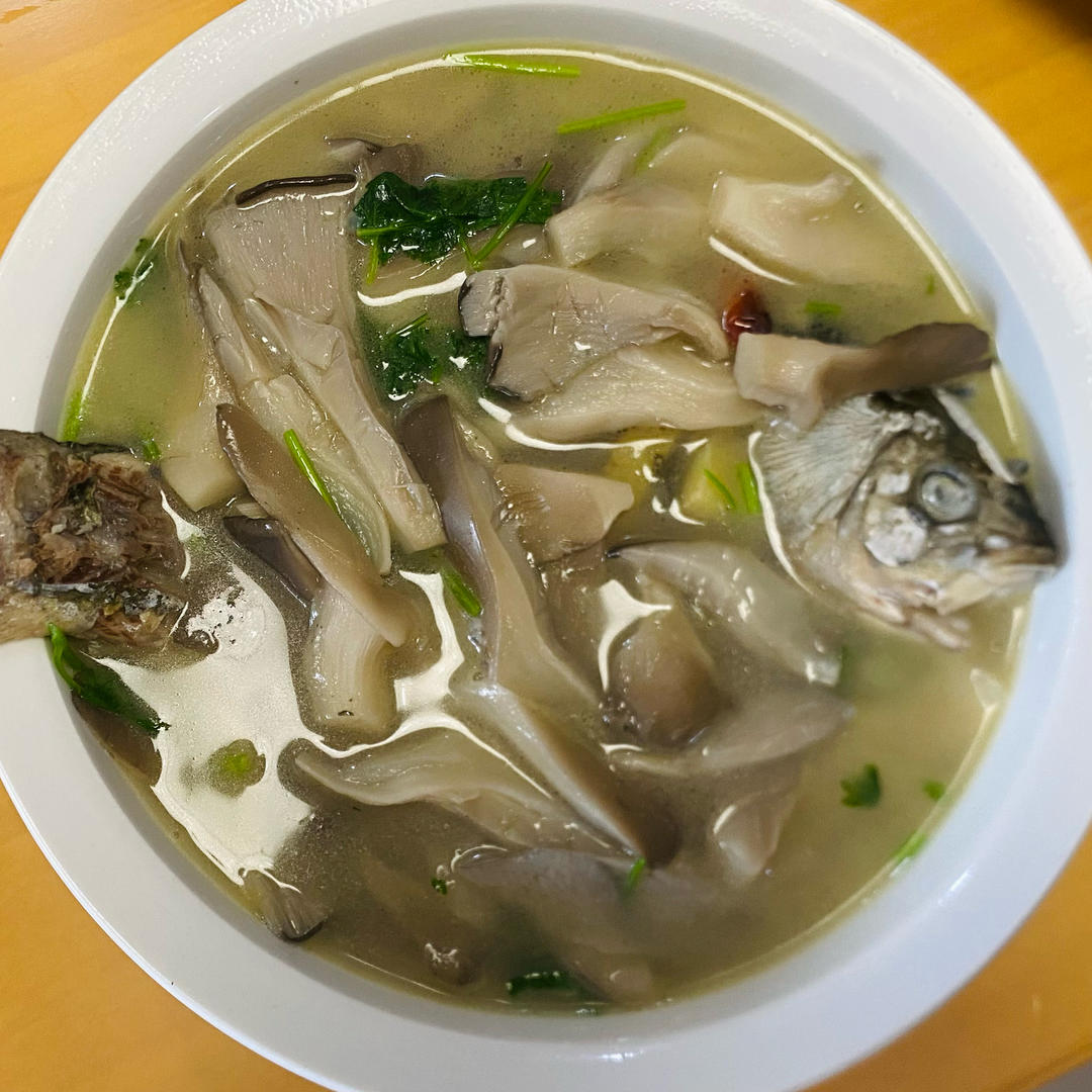 清炖鲫鱼汤