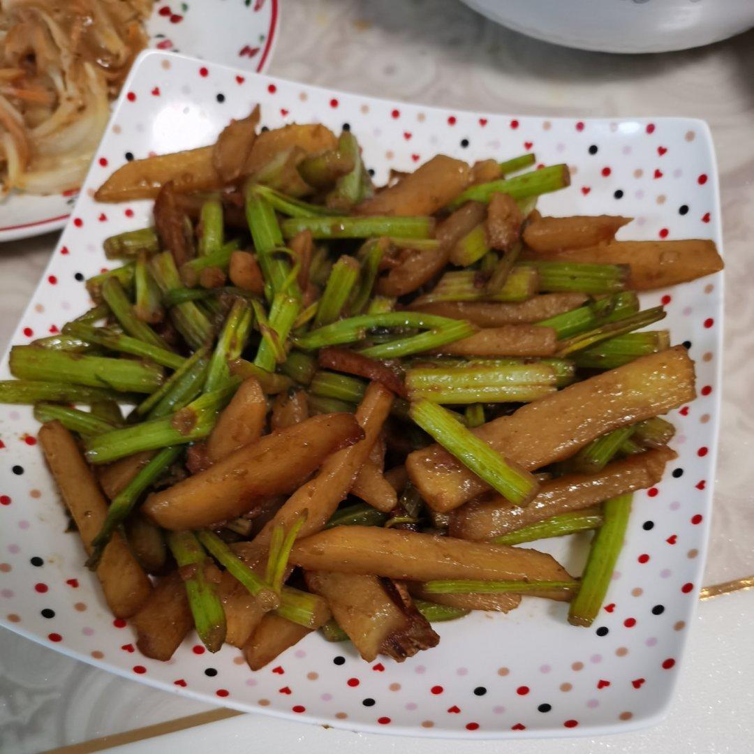 芹菜炒土豆条