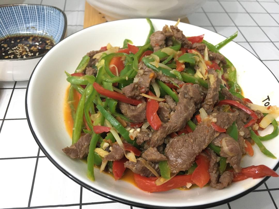 厨师长教你：“青椒牛肉丝”的家常做法，家乡的味道，先收藏了