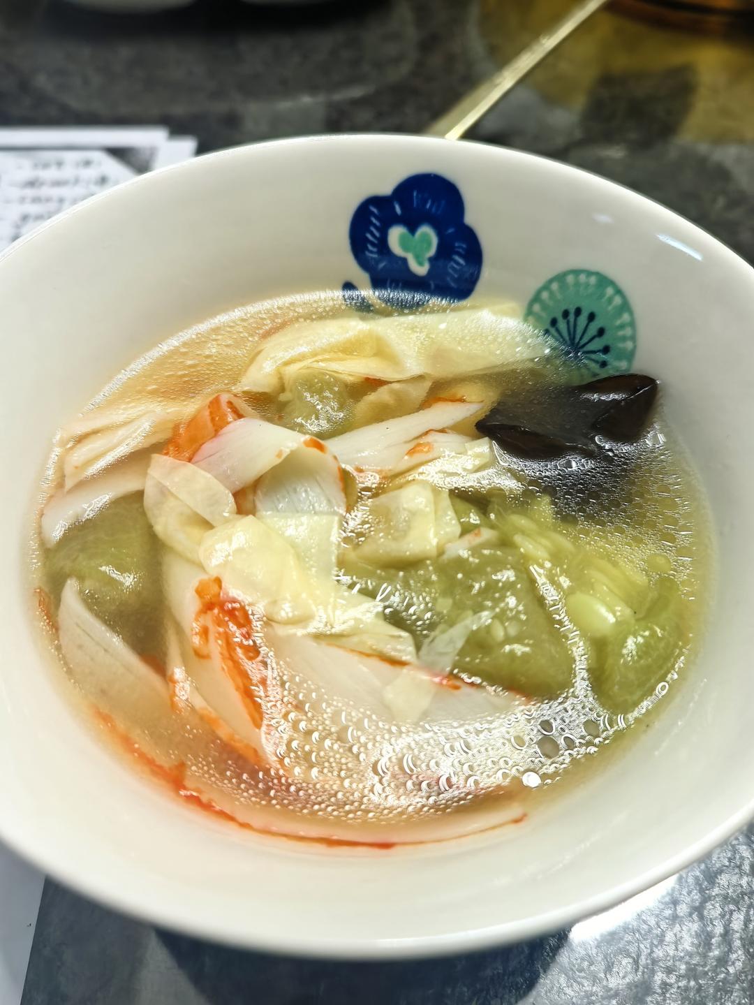 夏天多做鲜虾丝瓜汤，好鲜甜，孩子特别喜欢喝
