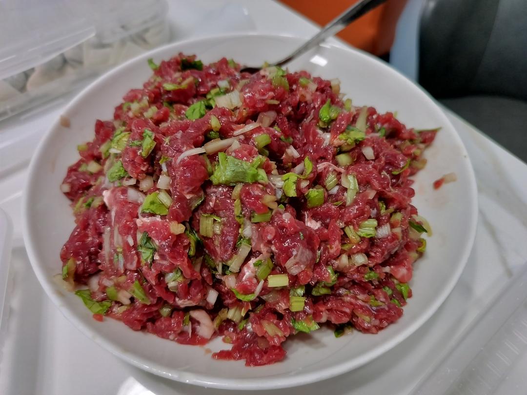 完美版芹菜大葱牛肉饺，秒杀外面卖的各种，牛肉纯享版