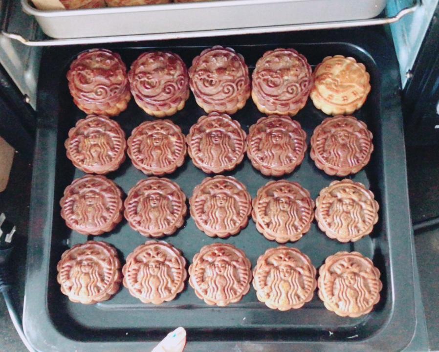黑糖椰蓉蔓越莓月饼