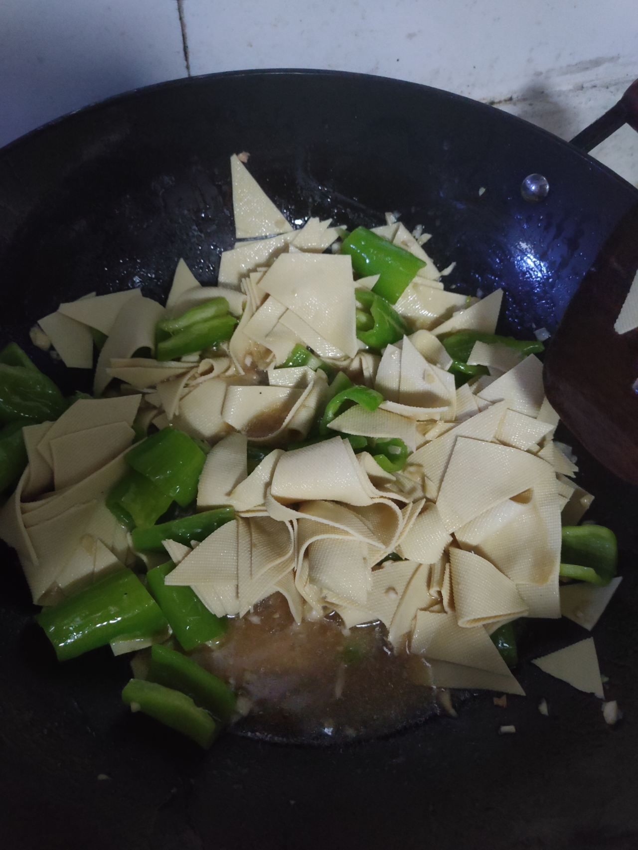 尖椒干豆腐的做法 步骤3