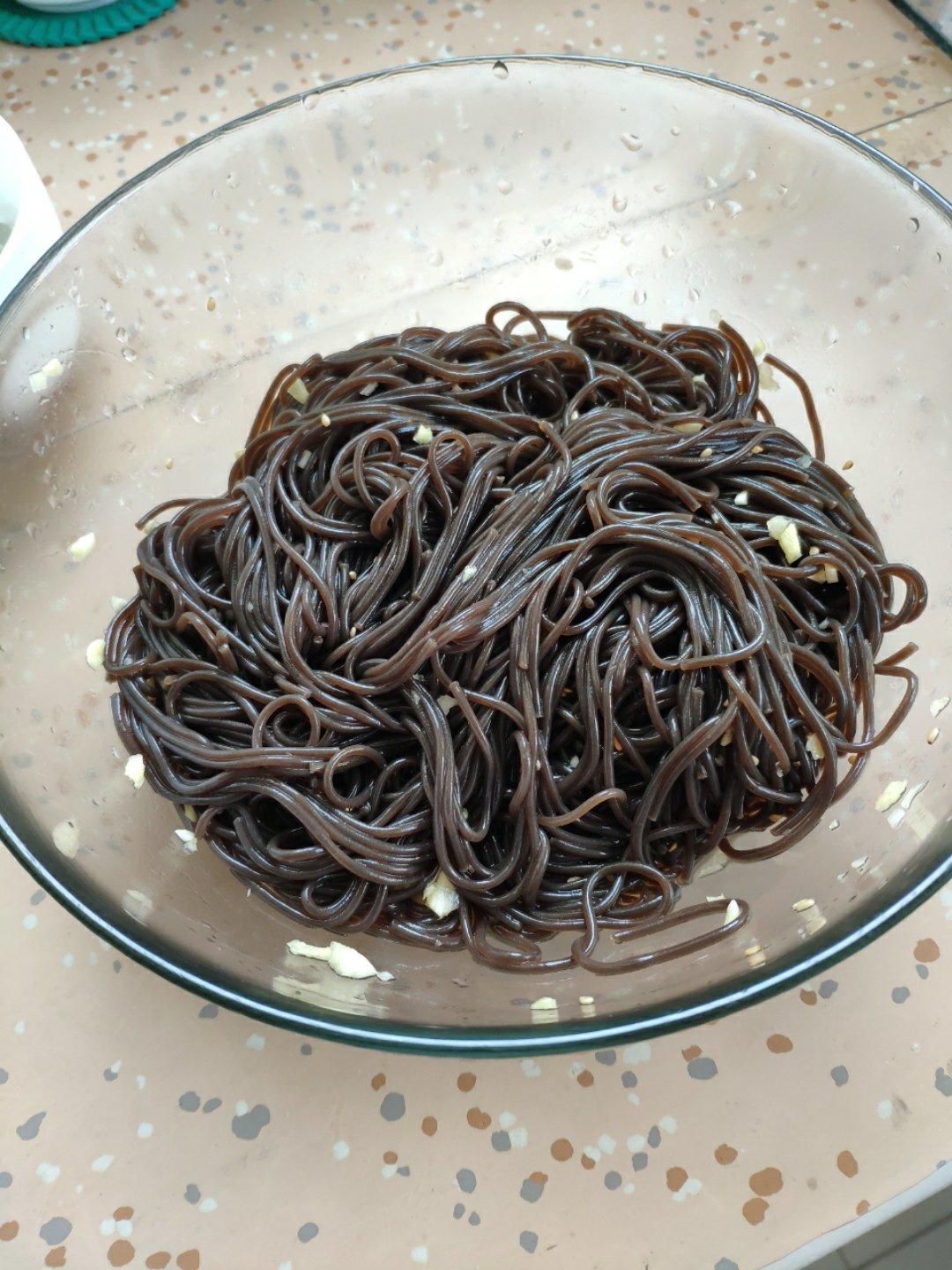 凉拌蕨根粉