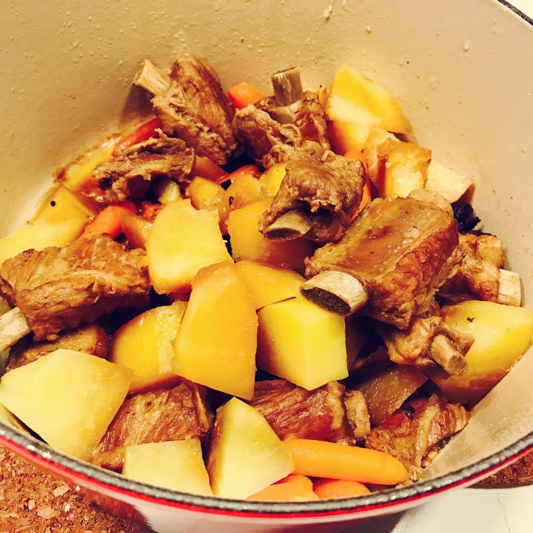土豆炖排骨