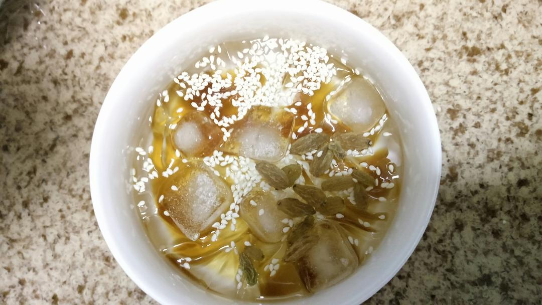 自制晶莹剔透、口感凉滑的——冰粉粉