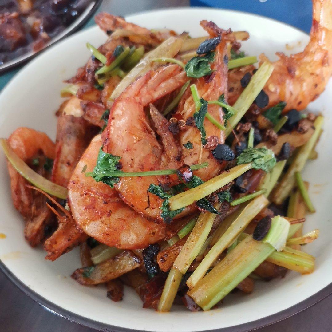 香辣过瘾的脆皮薯条虾