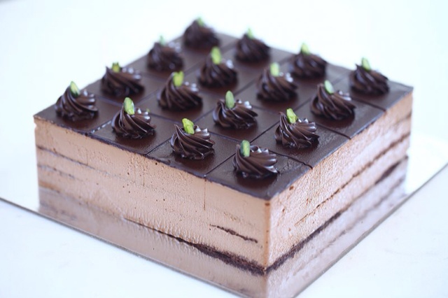 刚-9做的巧克力方形慕斯蛋糕
