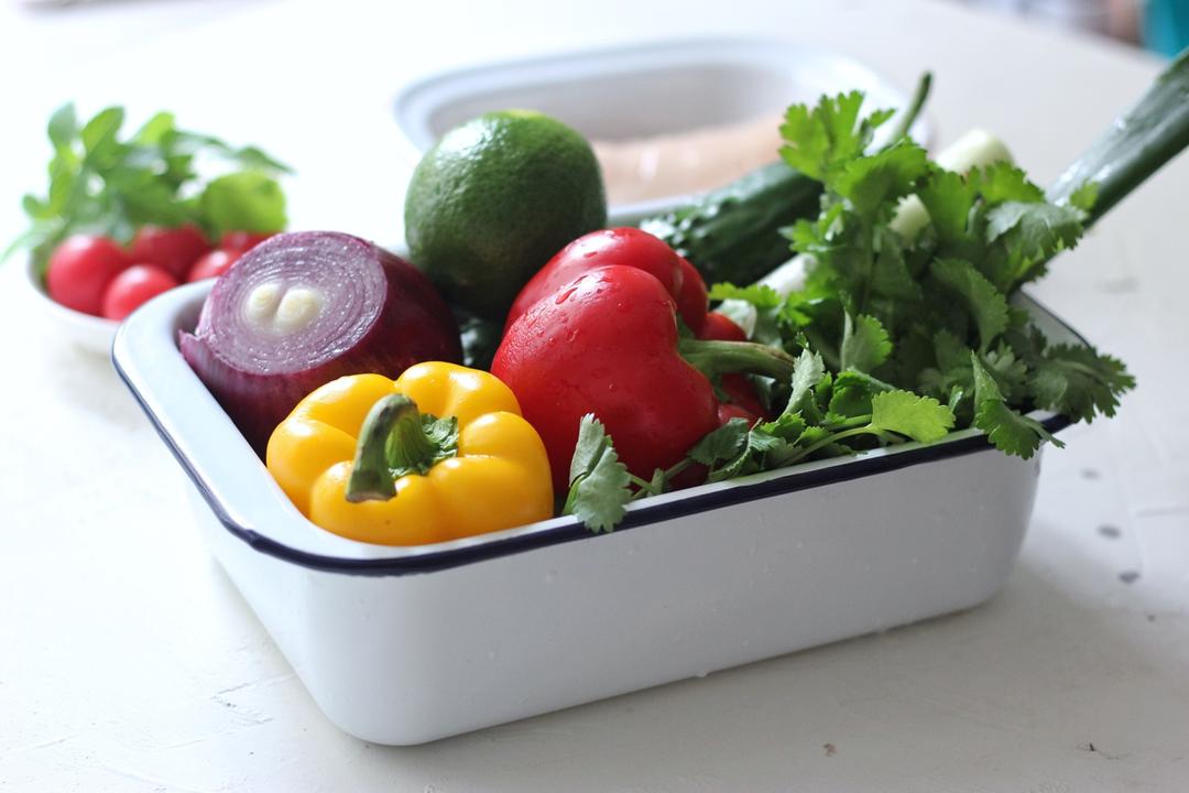 墨西哥鸡肉芝士薄饼佐沙拉