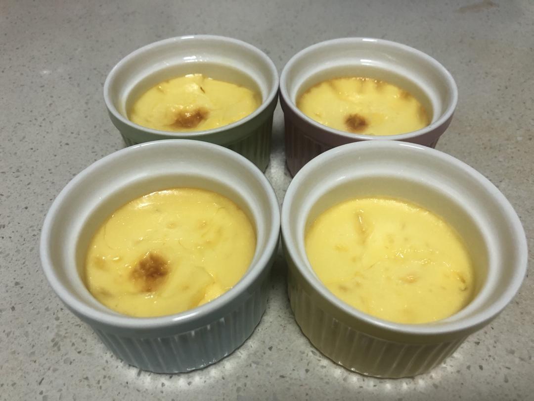 Crèmebrulée。法式烤布雷。焦糖布丁。