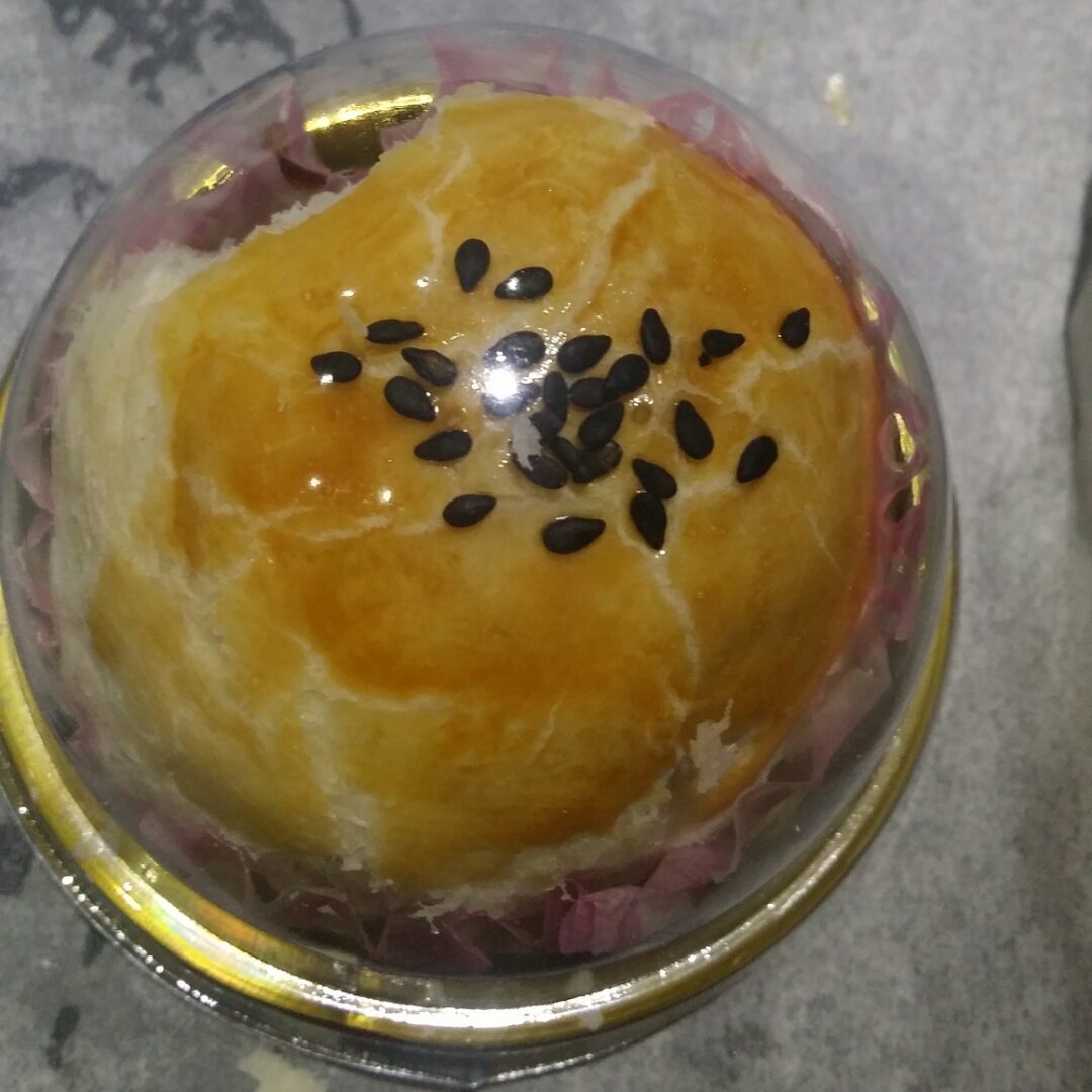 萌得掉渣渣的蛋黄酥
