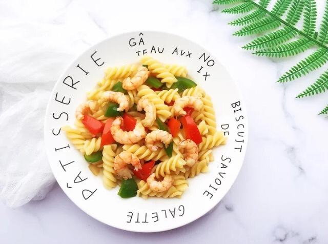 虾仁蔬菜炒螺丝面