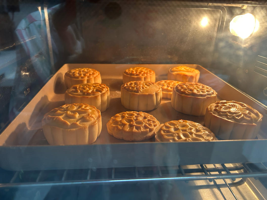 广式莲蓉蛋黄月饼/久吃不厌的经典组合