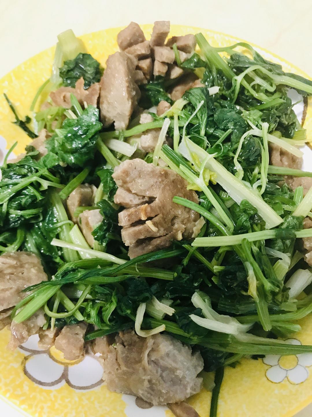 香芹炒肉丸的做法