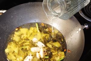 酸菜鱼 | Pickled Cabbage with Fish的做法 步骤8