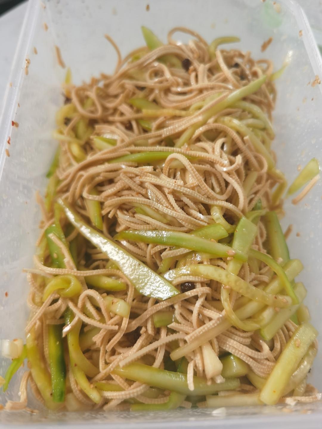 凉拌黄瓜豆腐丝
