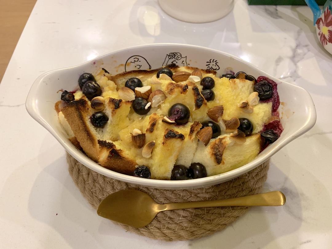 会爆浆的蓝莓酒酿面包布丁【北鼎烤箱食谱】