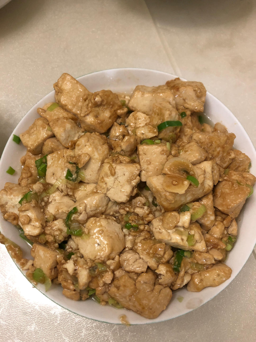 不放肉也超下饭的葱焖豆腐