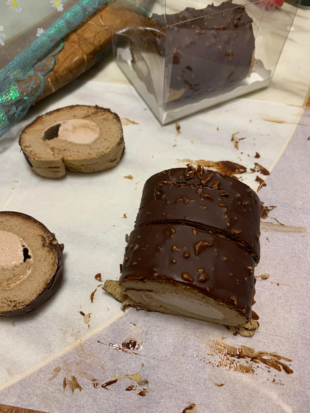 「黑巧脆皮咖啡奶油梦龙卷」