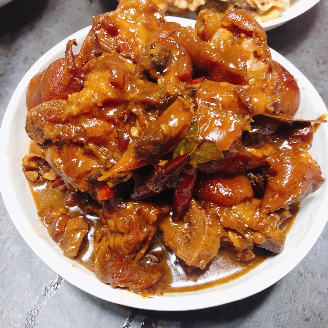 美味的家常菜：红烧猪蹄
