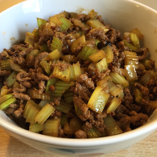 芹菜牛肉末「下饭神器」