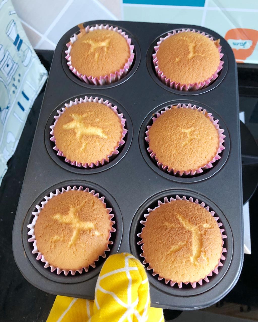 原味海绵纸杯蛋糕（非常适合裱花、盖糖皮的cupcake方子）