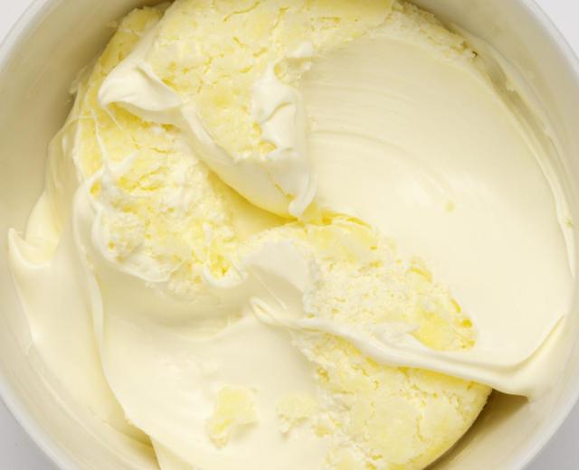 自制用来抹司康的clotted cream的做法