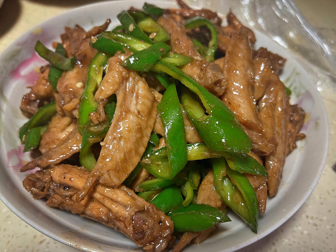 青椒炒鸡翅尖
