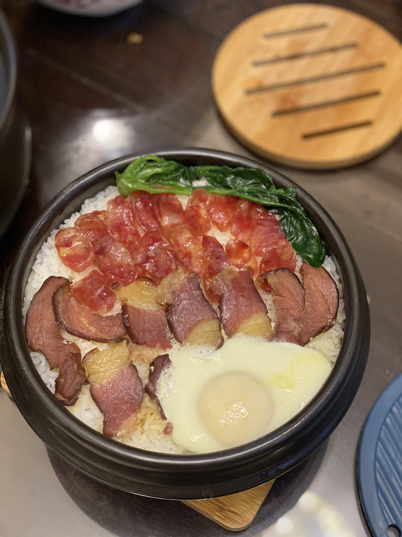 广式腊味煲仔饭