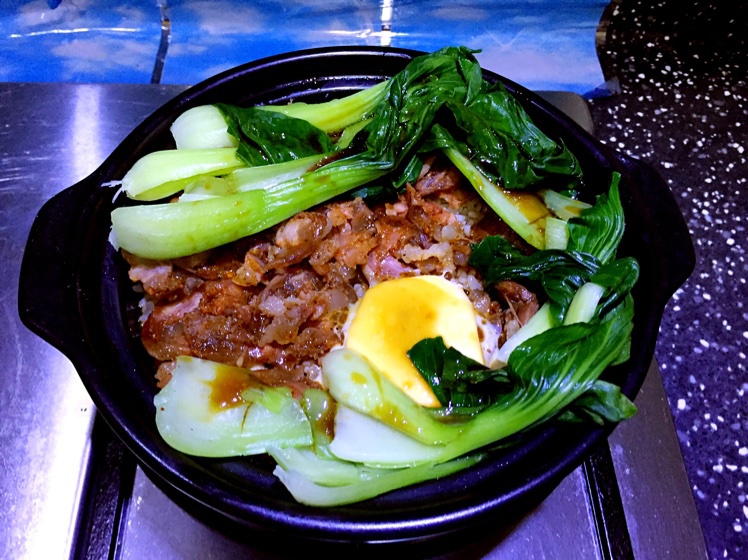 广式腊味煲仔饭