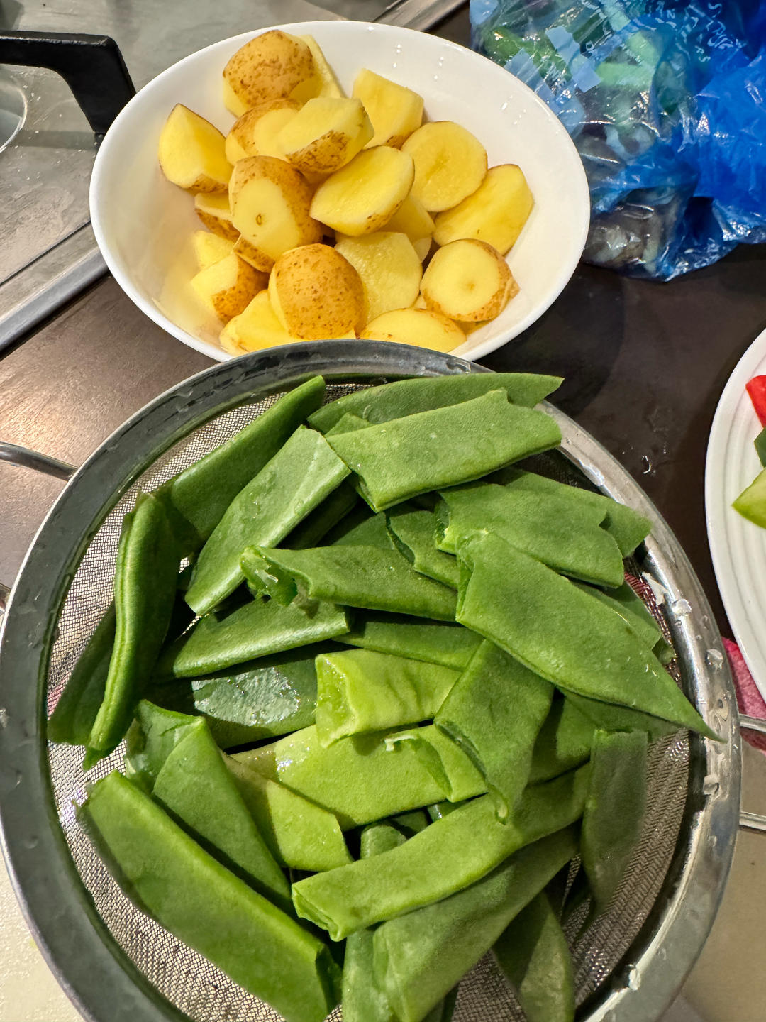 家常柴火鸡（土豆四季豆烧鸡）