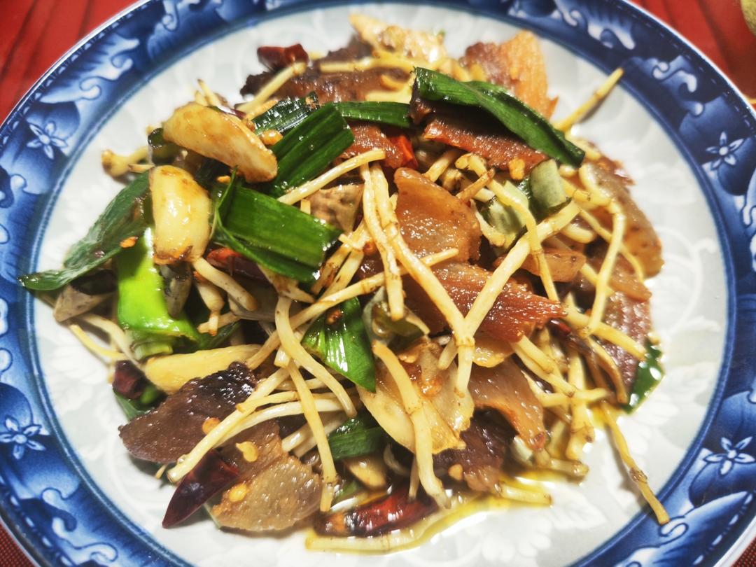 折耳根（鱼腥草）炒腊肉