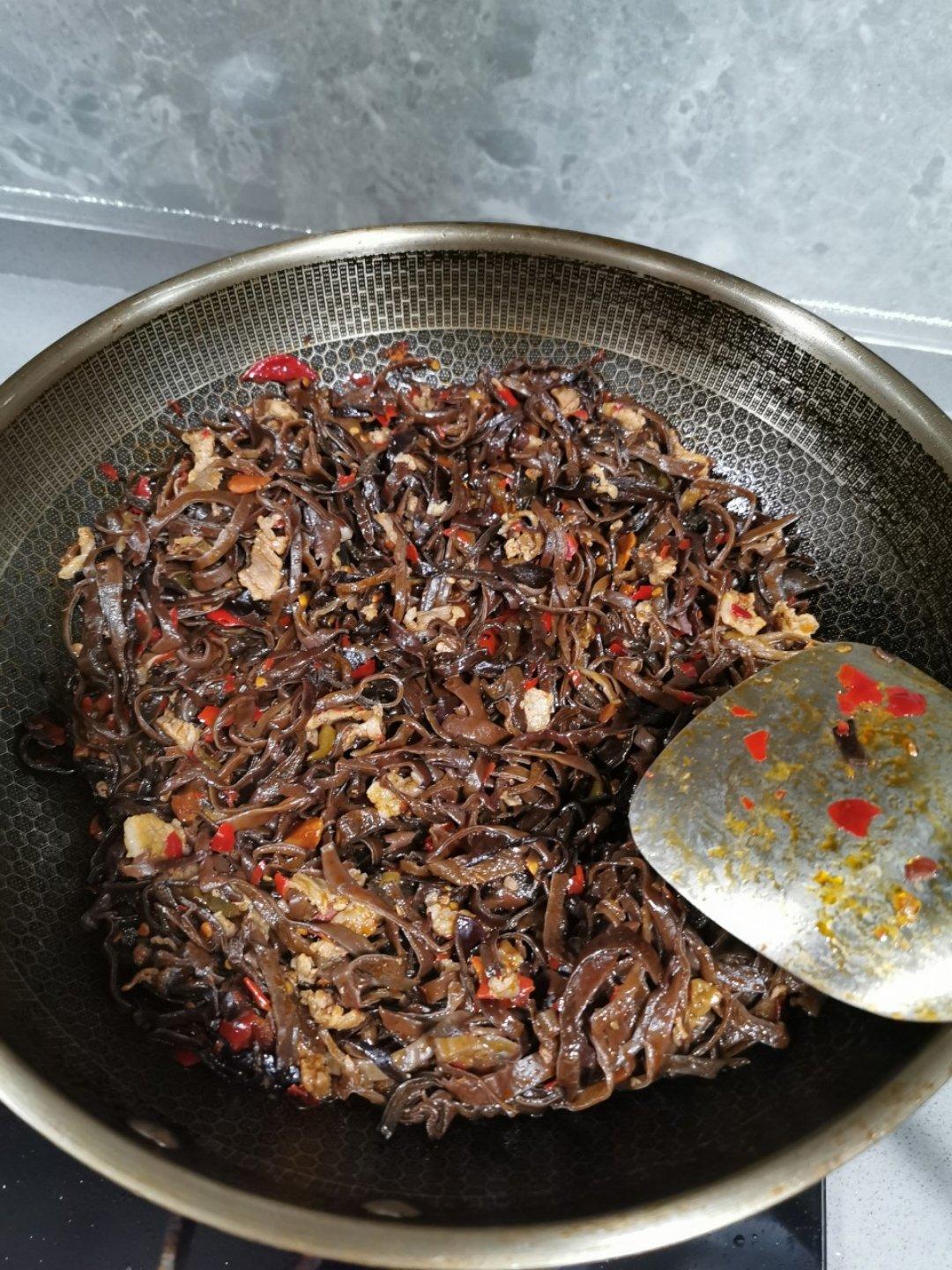 邵阳木耳肉丝米粉