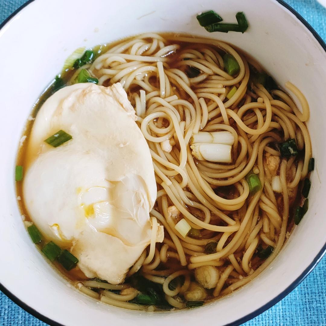 早餐来一碗清汤面，色香味俱全！
