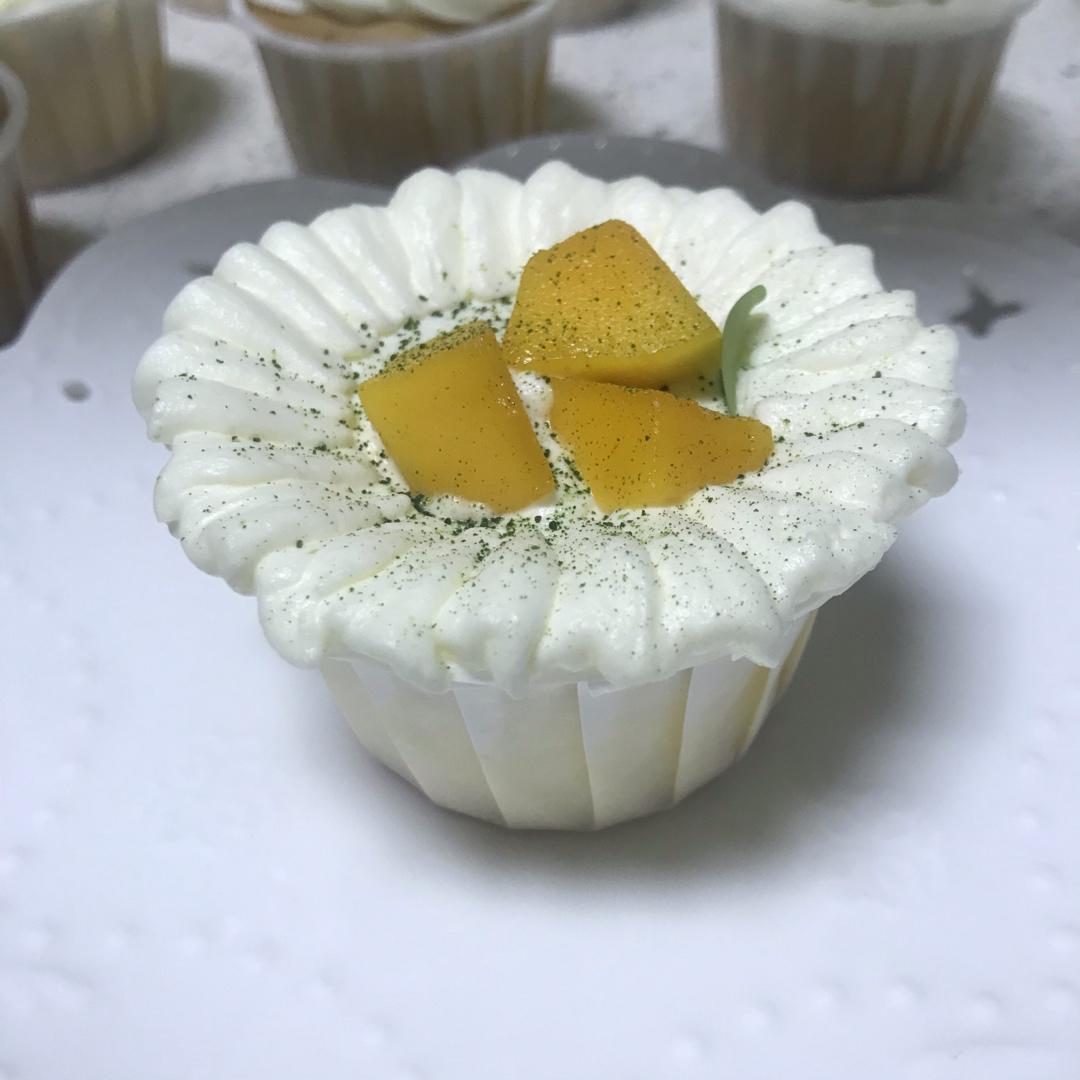 多种口味奶油杯子蛋糕