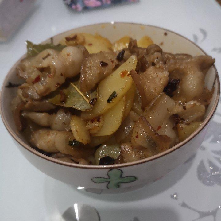 五花肉干煸土豆片